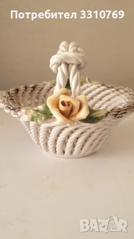 Изящна италианска декоративна порцеланова кошничка  бонбониера., снимка 1