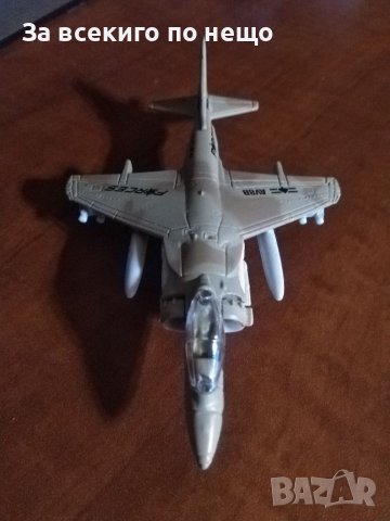 Макет на изтребител AV 8B Maisto, снимка 7 - Колекции - 38052001