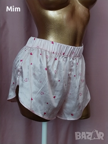 М/L Сатенени розови шорти с червени сърца, снимка 3 - Къси панталони и бермуди - 52658318