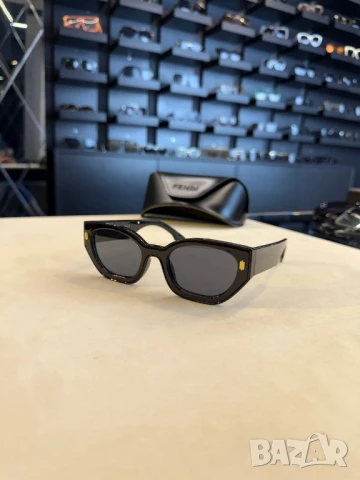 очила с черен обикновен калъф fendi prada versace chanel , снимка 3 - Слънчеви и диоптрични очила - 50924387