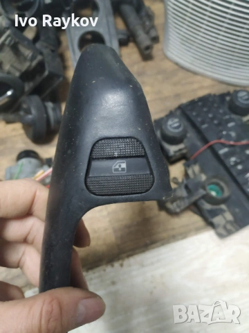 Бутон ел стъкло Фолксваген VW Golf 3 , 1H0867198A