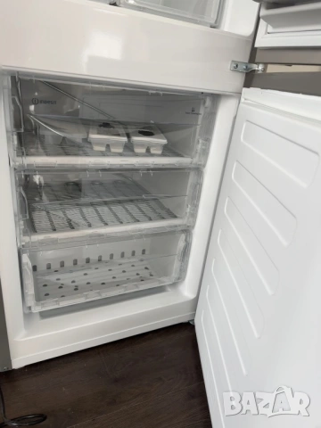 Свободностоящ хладилник с камера Indesit NCAA 55 NX, снимка 5 - Хладилници - 53490559