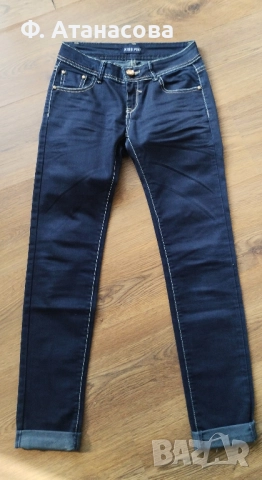 Готини тъмно сини дънки, размер XS, като нови, снимка 2 - Дънки - 48653914
