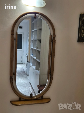 огледало с рамка от масив и поставка