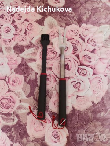 Вилица за грил+четка за мариноване.Комплект за барбекю. Цена-7 лв.