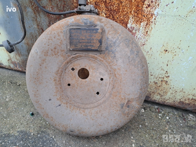 Продавам кръгла газова бутилка 