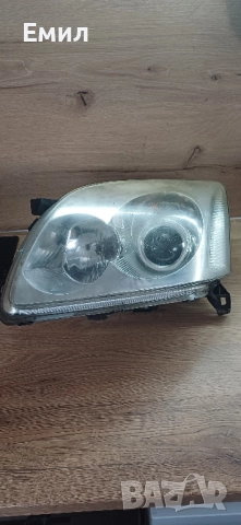 Продавам ляв фар за Тойота Авенсис 2004г.