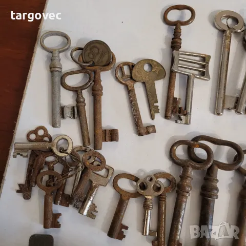 Огромна сбирка от старинни ключове, снимка 4 - Антикварни и старинни предмети - 50052370