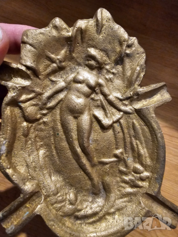 Старинен солиден пепелник от бронз с гола мадама - за ценители и колещционери, еротика.
