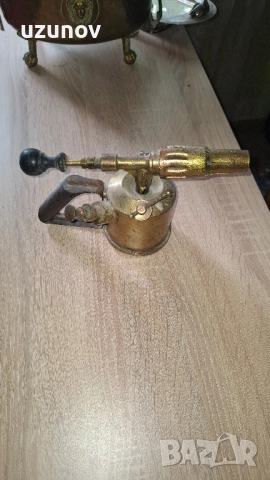 стара медингова бензиново лампа