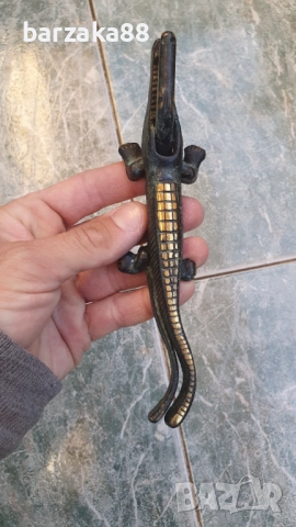 Бронзова Орехотрошачка Трошачка Крокодил