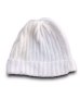 Бяла плетена шапка