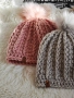 Ръчно плетена шапка „Даниела“ с  релефна плетка и подвижен пухкав помпон, снимка 3