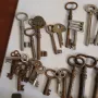 Огромна сбирка от старинни ключове, снимка 4