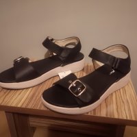 Нови - 35% дамски черни сандали на малка платформа 39 номер, снимка 2 - Сандали - 33547503