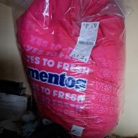 Продавам нов пуф на Ментос , снимка 2 - Дивани и мека мебел - 43896242