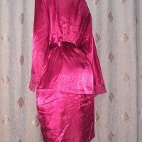 Hunkemoller M Ярко червен сатенен халат с дълъг ръкав , снимка 3 - Нощници - 39014778