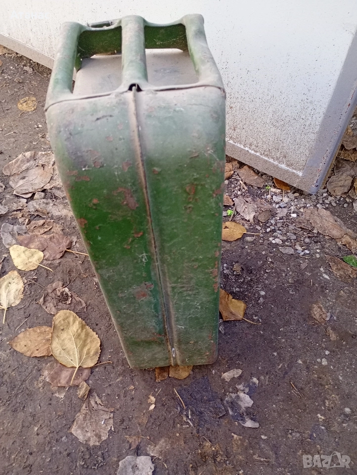 Метална,стара туба за гориво , снимка 1