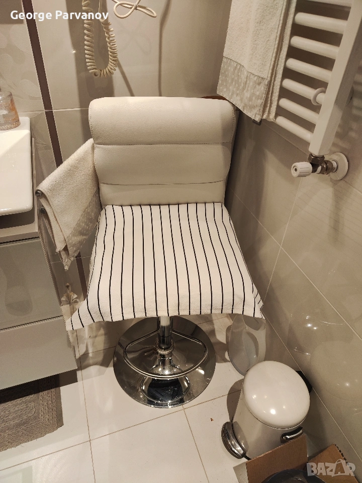 БАР СТОЛ, запазен (бяла кожа), снимка 1