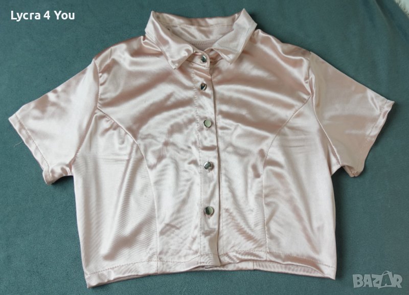 Къса дамска лъскава ризка или блузка с яка и метални копчета, снимка 1