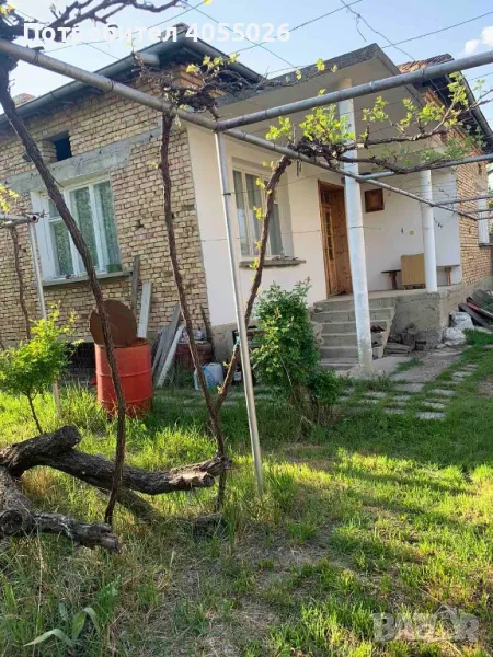 Къща в центъра на с. Мараш, снимка 1