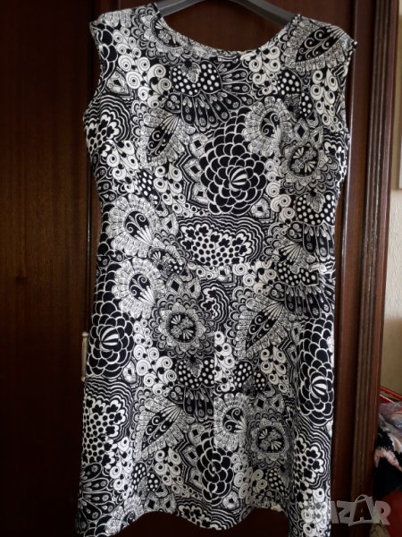 Дамска рокля без ръкав бяло и черно, снимка 1