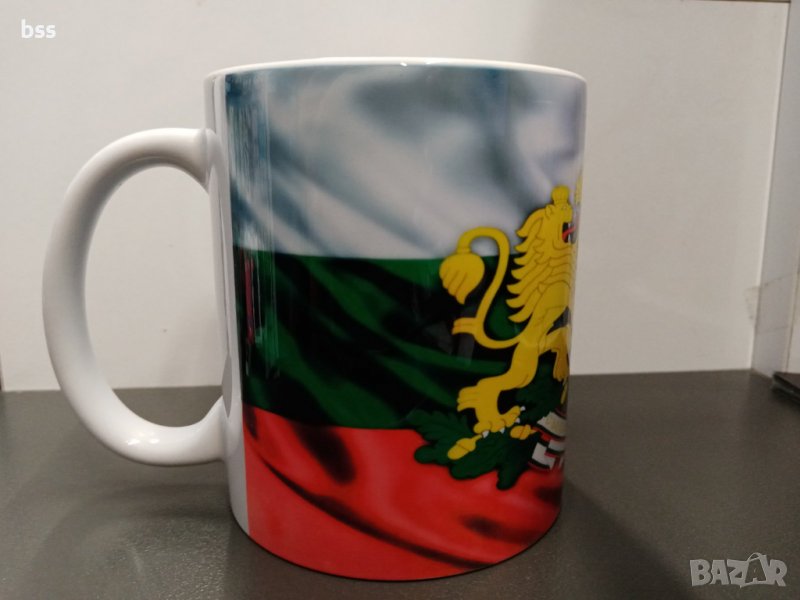 Бяла порцеланова чаша на България / Bulgaria, снимка 1
