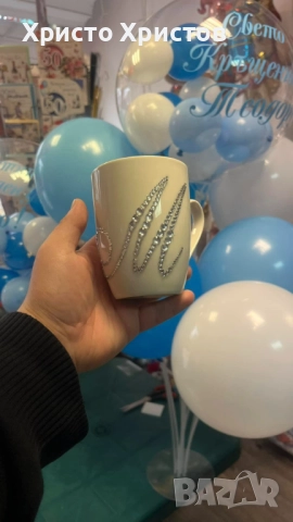 Персонализирана коледна чаша с буква и кристали – уникален подарък, снимка 2 - Ръчно изработени сувенири - 52453379