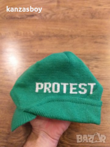 protest - страхотна зимна шапка КАТО НОВА