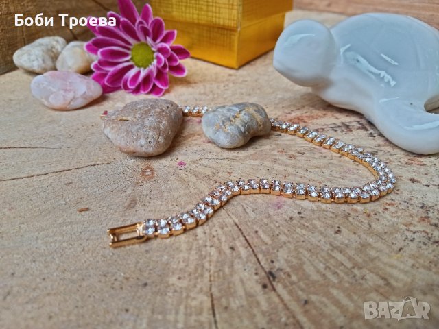 Тънка гривна с кристали сваровски-материала е бижу, снимка 3 - Гривни - 43730649