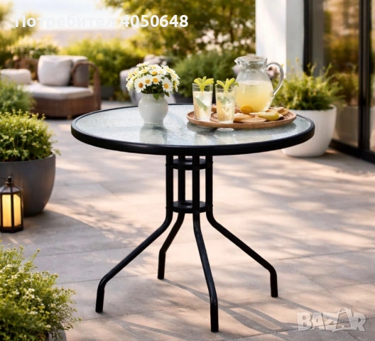 Минимализъм и стабилност в едно – стилна масичка за кафе на открито