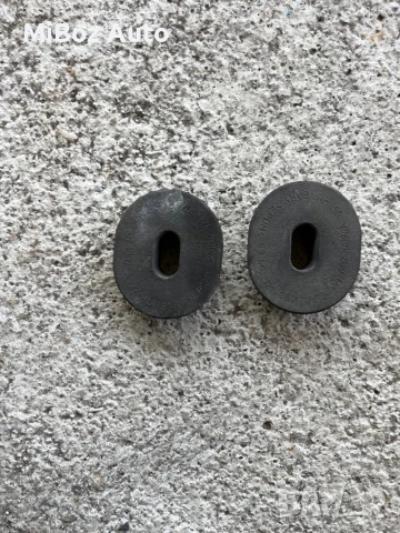 Тампон закрепване радиатор Фолксваген Голф 5 6 VW Golf VAG, снимка 4 - Части - 50815252