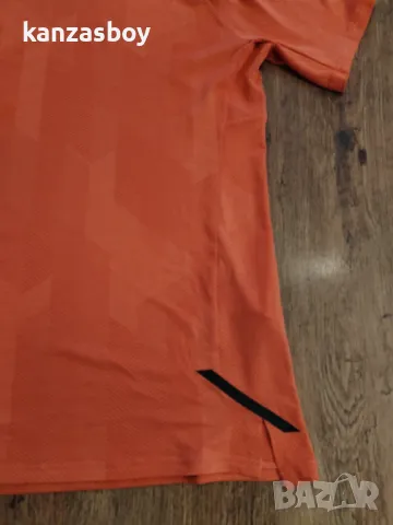 Gymshark Apex T-Shirt - страхотна мъжка тениска S КАТО НОВА, снимка 9 - Тениски - 49624162