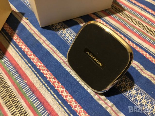 Nillkin безжично зарядно за кола магнитна стойка мобилен смарфон, снимка 4 - Аксесоари и консумативи - 39893077