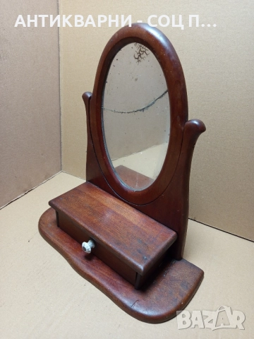 Ретро Старо Огледало Тоалетка За Гримиране От Старото Време. 