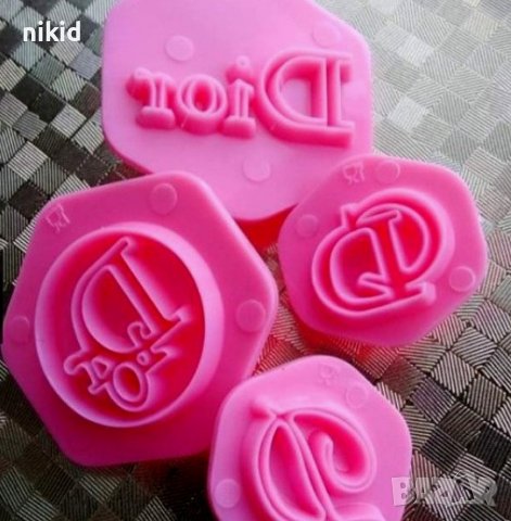 d&g dg dior 4 бр. печати печат форма форми лого емблема диор за украса фондан торта резци 3д с релеф, снимка 6 - Форми - 16994681