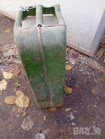 Метална,стара туба за гориво 