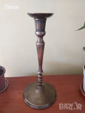 Елегантен месингов свещник