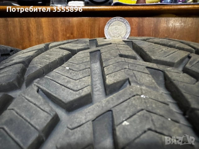 Зимни гуми 235/45/17, снимка 4 - Гуми и джанти - 51950584