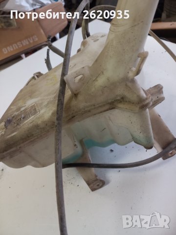 Резервоар течност за стъкла с двете помпи тойота ярис 2008 г, снимка 2 - Части - 44112001