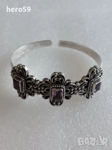 Сребърна гривна,тип рогатка с инкрустирани аметисти сребро 925