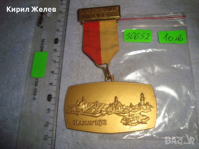 1979г. - ХАНАУ 1632г. ПОЗЛАТЕН БРОНЗОВ ПАМЕТЕН НЕМСКИ МЕДАЛ ИСТОРИЧЕСКИ с ЛЕНТА и НОСАЧ 30652, снимка 6 - Антикварни и старинни предмети - 38026215