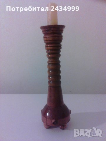 Продавам дьрвен стругован свещник 