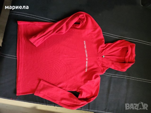 Червена блузка на beneton , снимка 1 - Блузи с дълъг ръкав и пуловери - 43745569