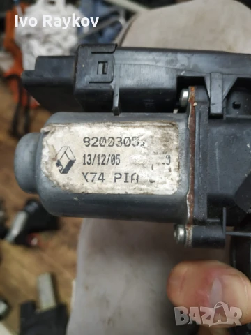 заден десен стъклоповдигач Renault Laguna 8200305 720 X 74 PIA G , снимка 3 - Части - 51208593