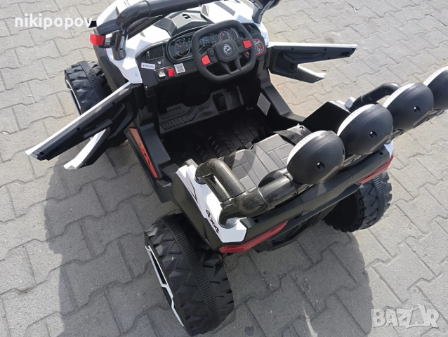 SAFARI двуместен акумулаторен джип JAKARTA 4x4 бял, снимка 10 - Детски велосипеди, триколки и коли - 53569389