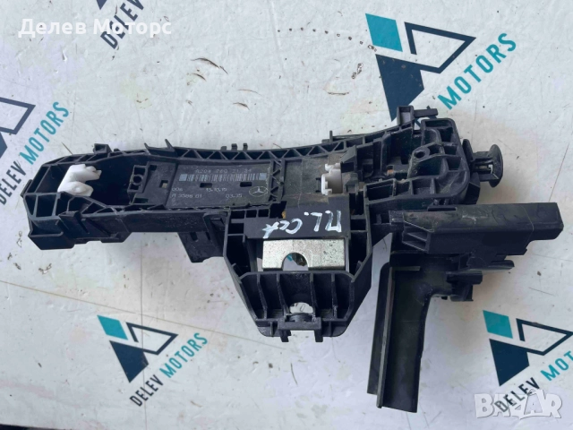 Основа за предна лява дръжка A2047602134 от Mercedes CLA 180 Sport двигател 270910, 1.6i 122 кс.