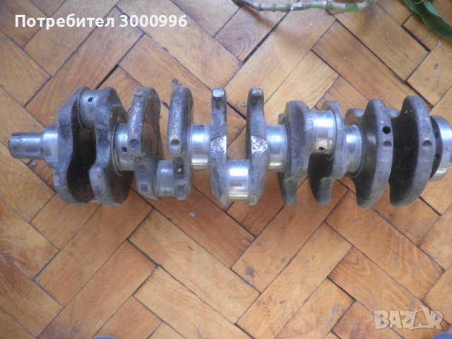 Продавам  колянов  вал  за  бус  Т4  5 цилиндров  2,5  Д  .