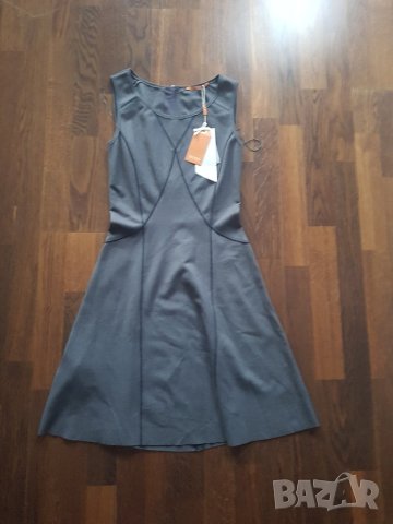 Hugo Boss нова рокля, снимка 1 - Рокли - 43472368
