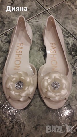 Бели силиконови сандалки